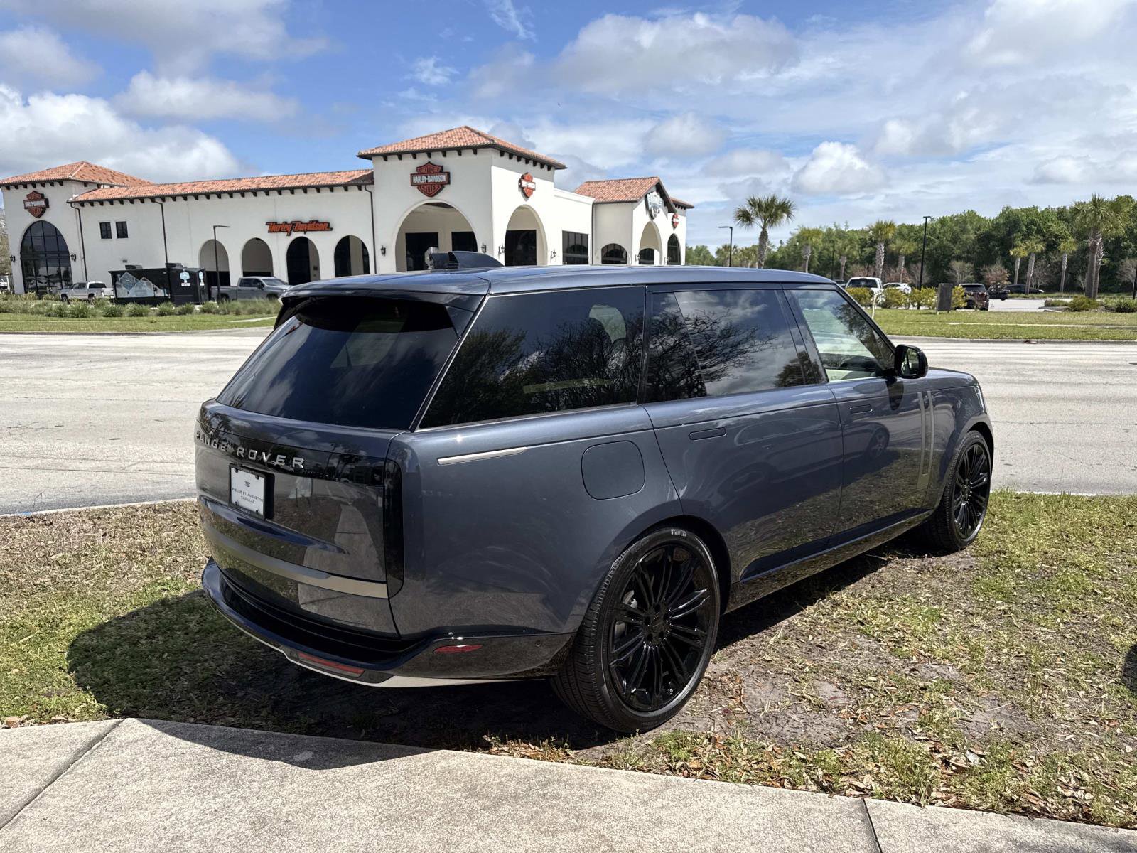 Used 2026 Land Rover Range Rover Long Wheelbase SE image 5