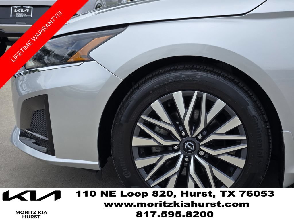 Used 2023 Nissan Altima 2.5 SV FWD image 14