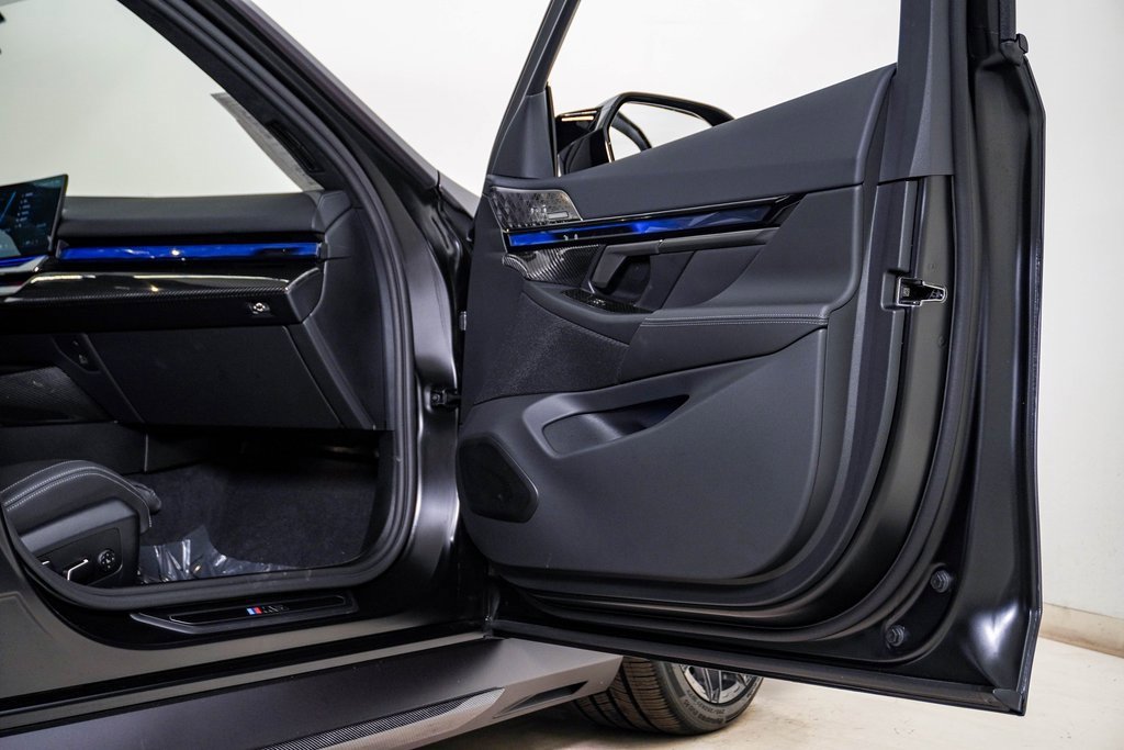 Used 2026 BMW M5 w/ Executive Package image 21