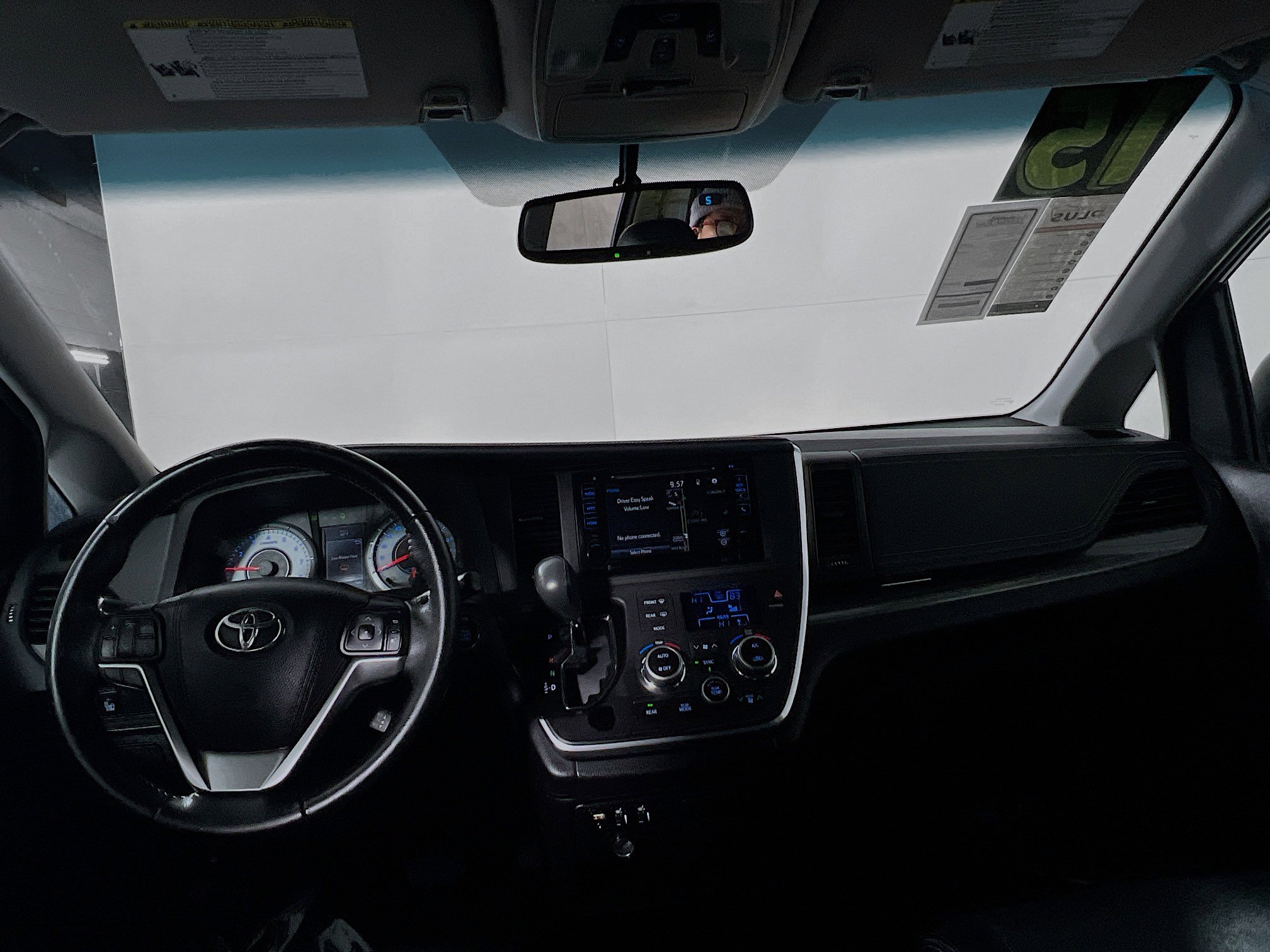 Used 2015 Toyota Sienna SE w/ SE Preferred Package image 30