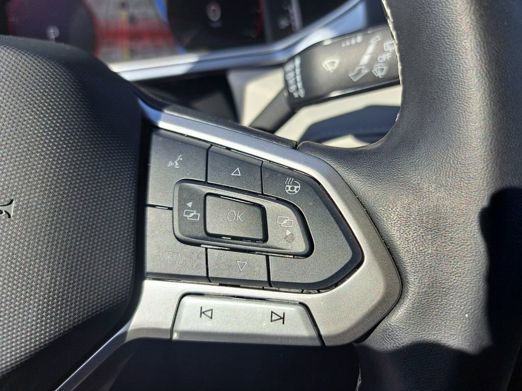 Used 2025 Volkswagen Taos SEL image 12