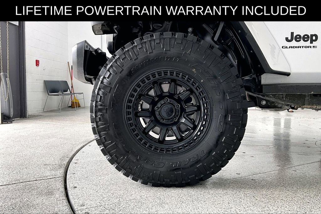 Used 2025 Jeep Gladiator Sport image 12
