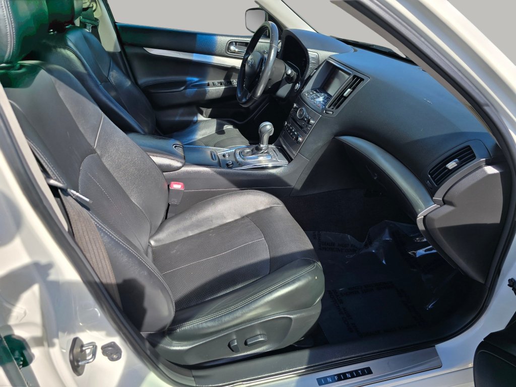 Used 2015 INFINITI Q40 w/ Moonroof Package RWD image 25