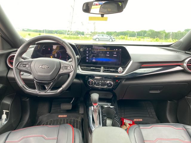 Used 2024 Chevrolet Trax RS w/ Sunroof Package FWD image 18