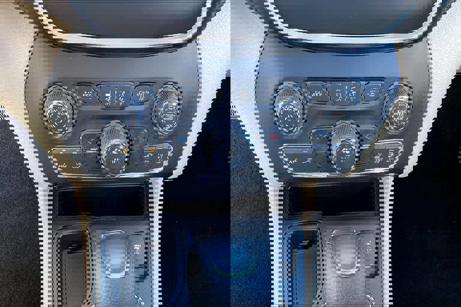 Used 2019 Jeep Cherokee Latitude w/ Popular Appearance Group image 33