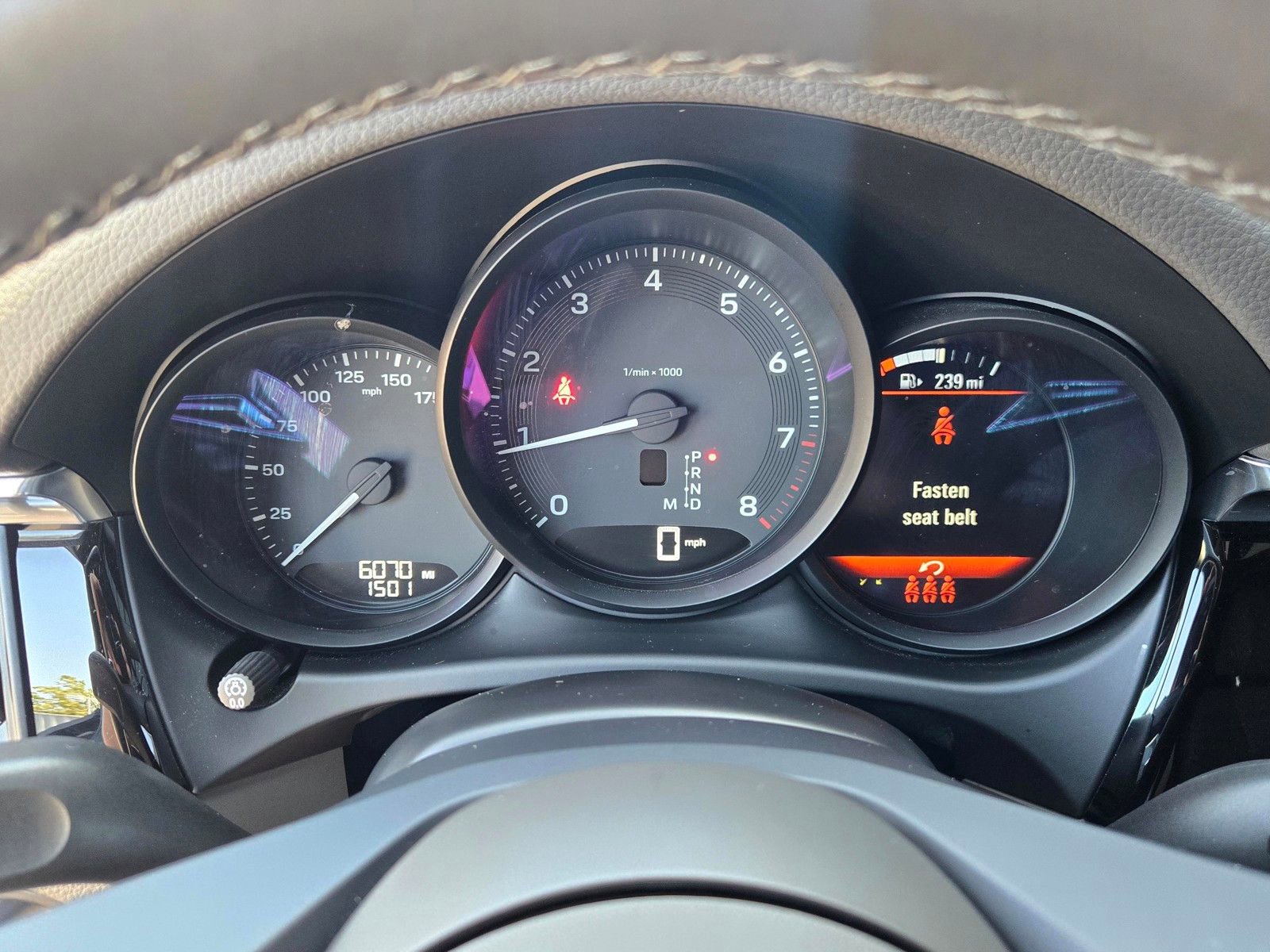 Certified 2025 Porsche Macan AWD/4WD image 25