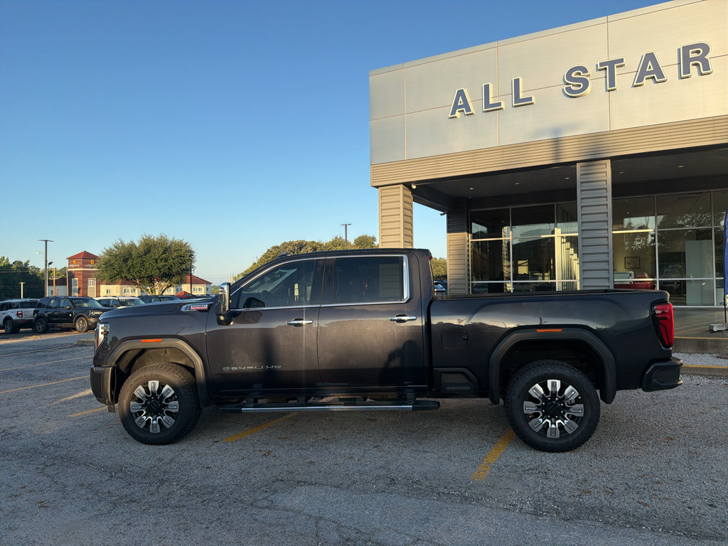 Used 2025 GMC Sierra 2500 Denali w/ Denali Reserve Package AWD/4WD image 8