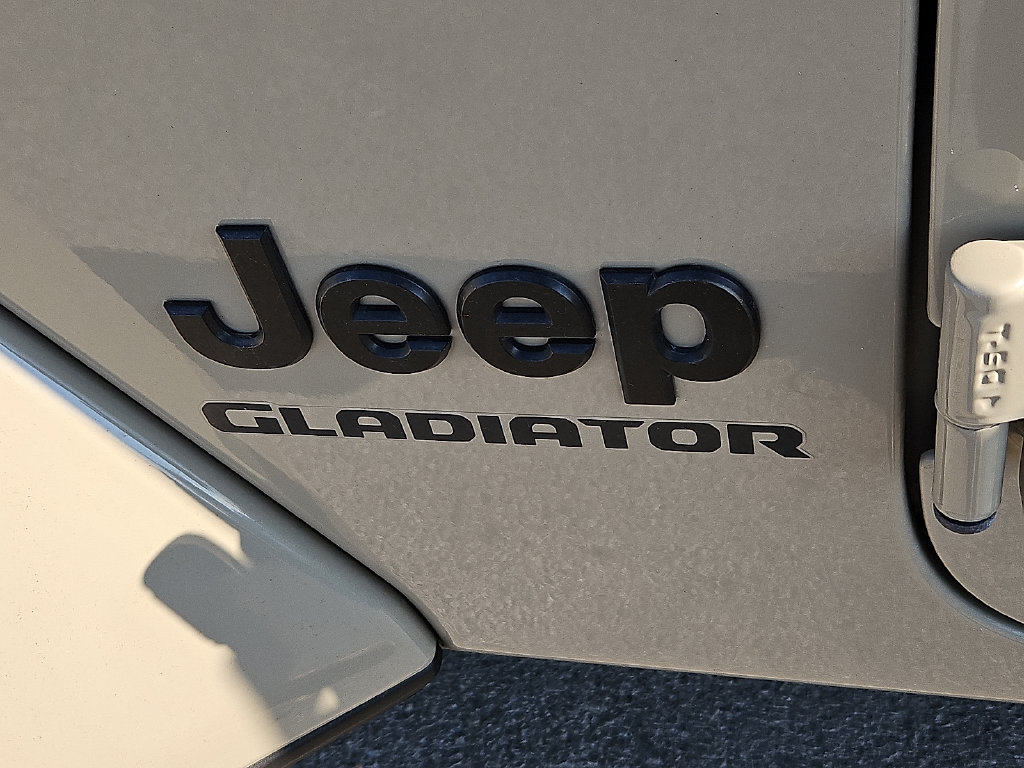 Used 2022 Jeep Gladiator Sport AWD/4WD image 15