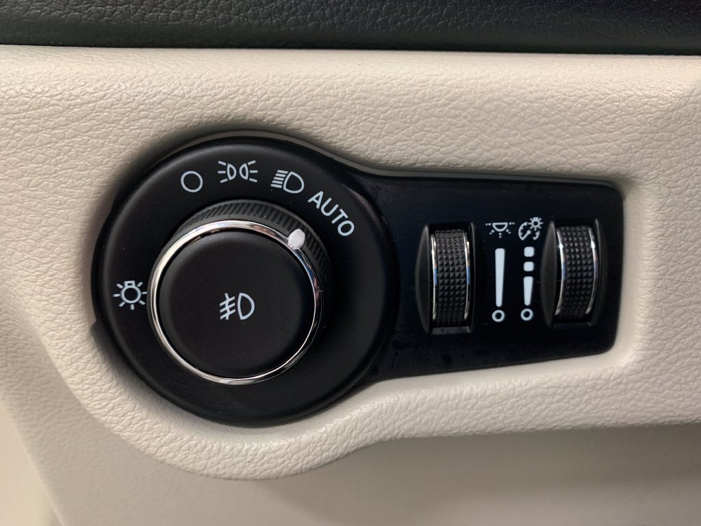 Used 2022 Chrysler Pacifica Touring-L AWD/4WD image 26