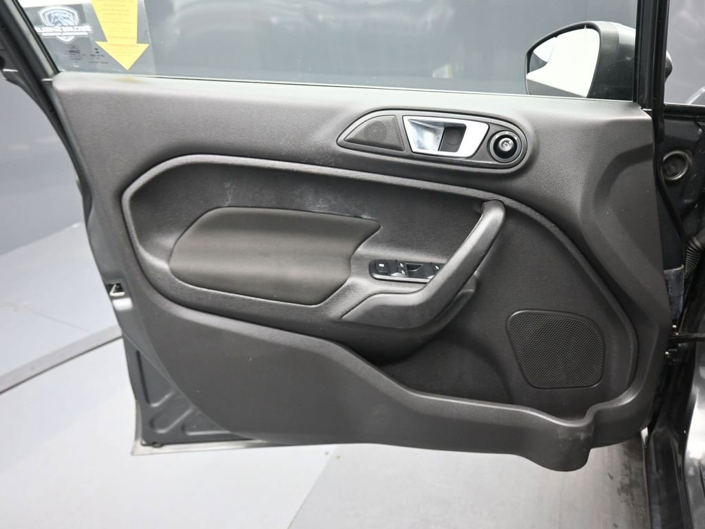 Used 2016 Ford Fiesta SE image 9