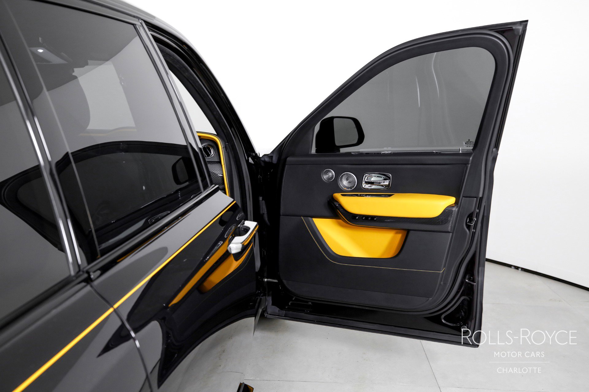 Certified 2023 Rolls-Royce Cullinan Black Badge w/ Driver's Package image 32