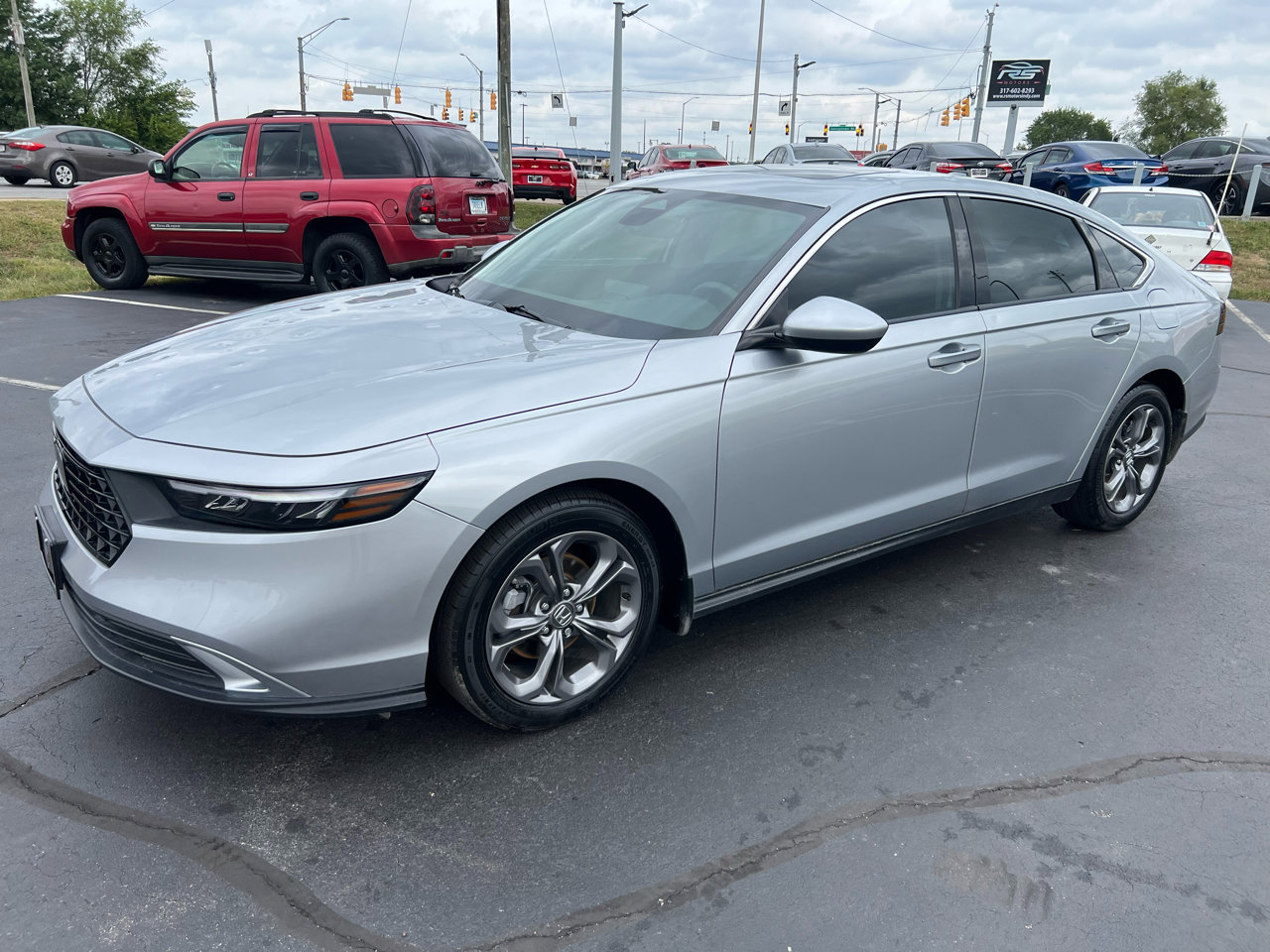 Used 2024 Honda Accord EX image 2