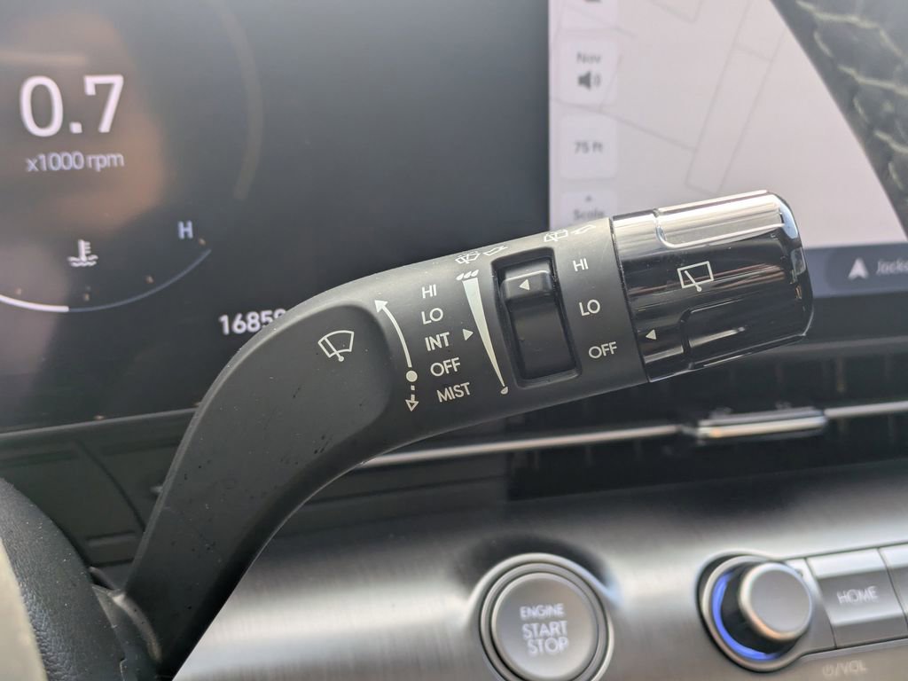 Used 2024 Hyundai Kona Limited image 30