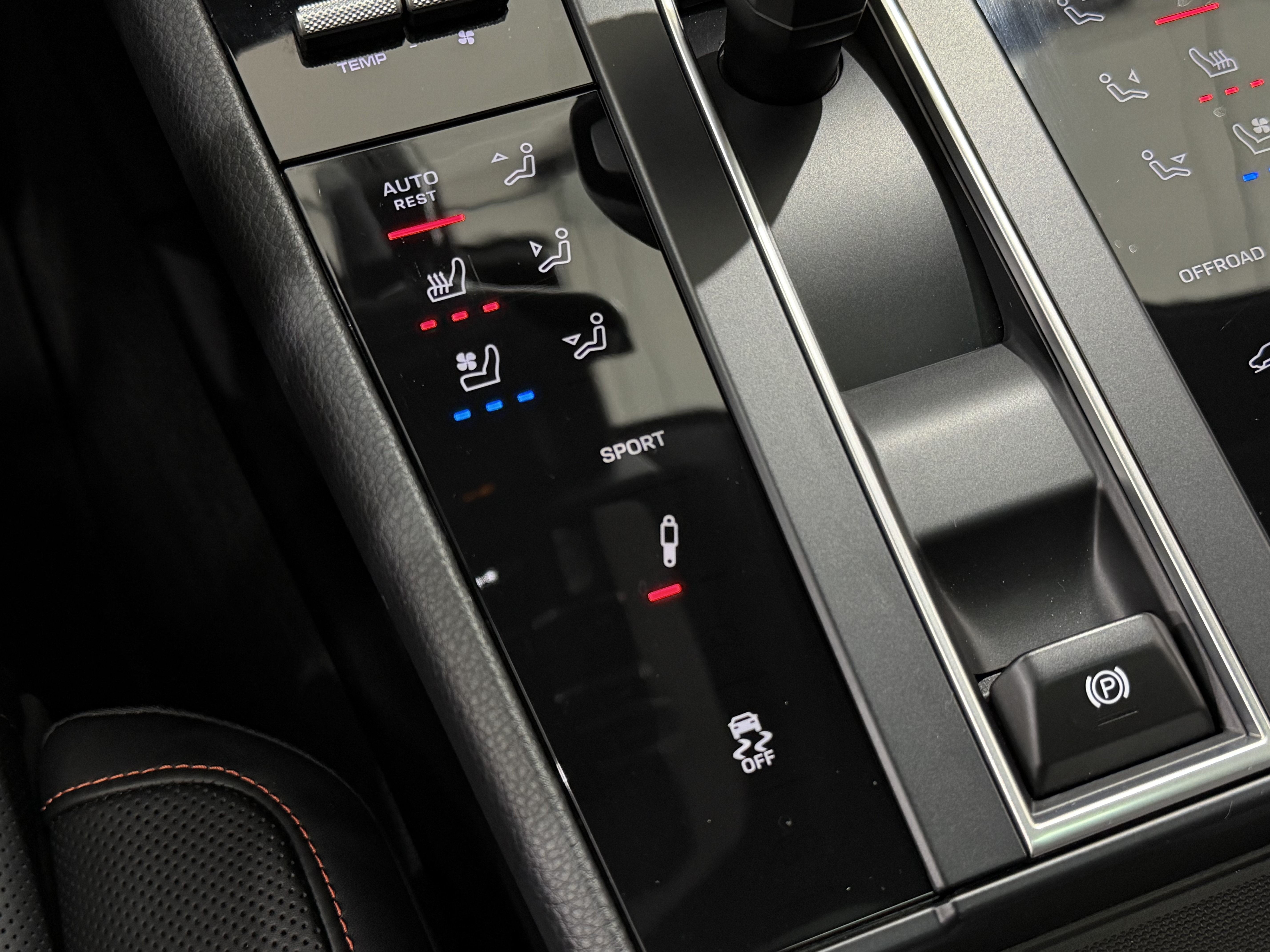 Certified 2024 Porsche Macan S AWD/4WD image 40
