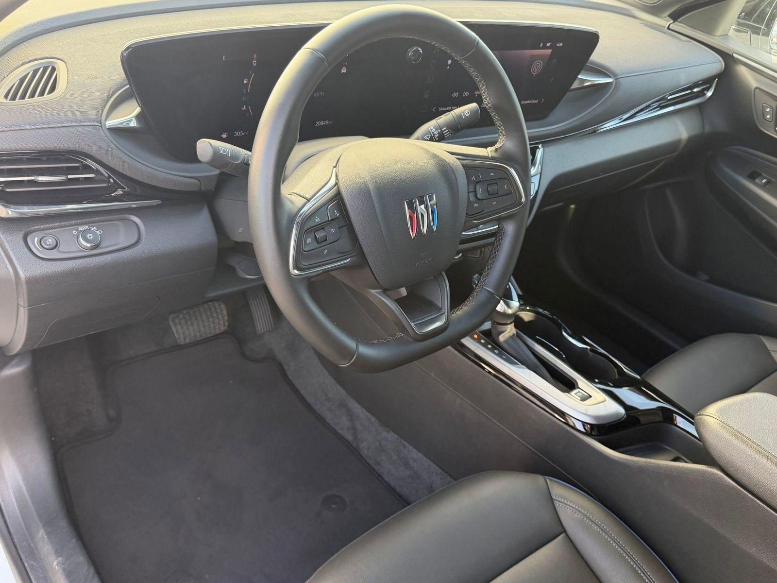 Used 2025 Buick Envista Sport Touring FWD image 4