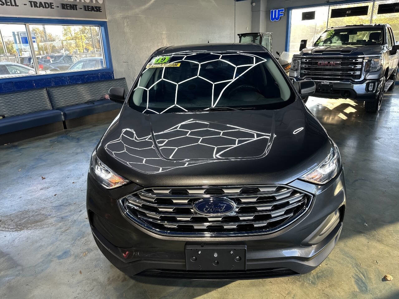 Used 2019 Ford Edge SE image 6