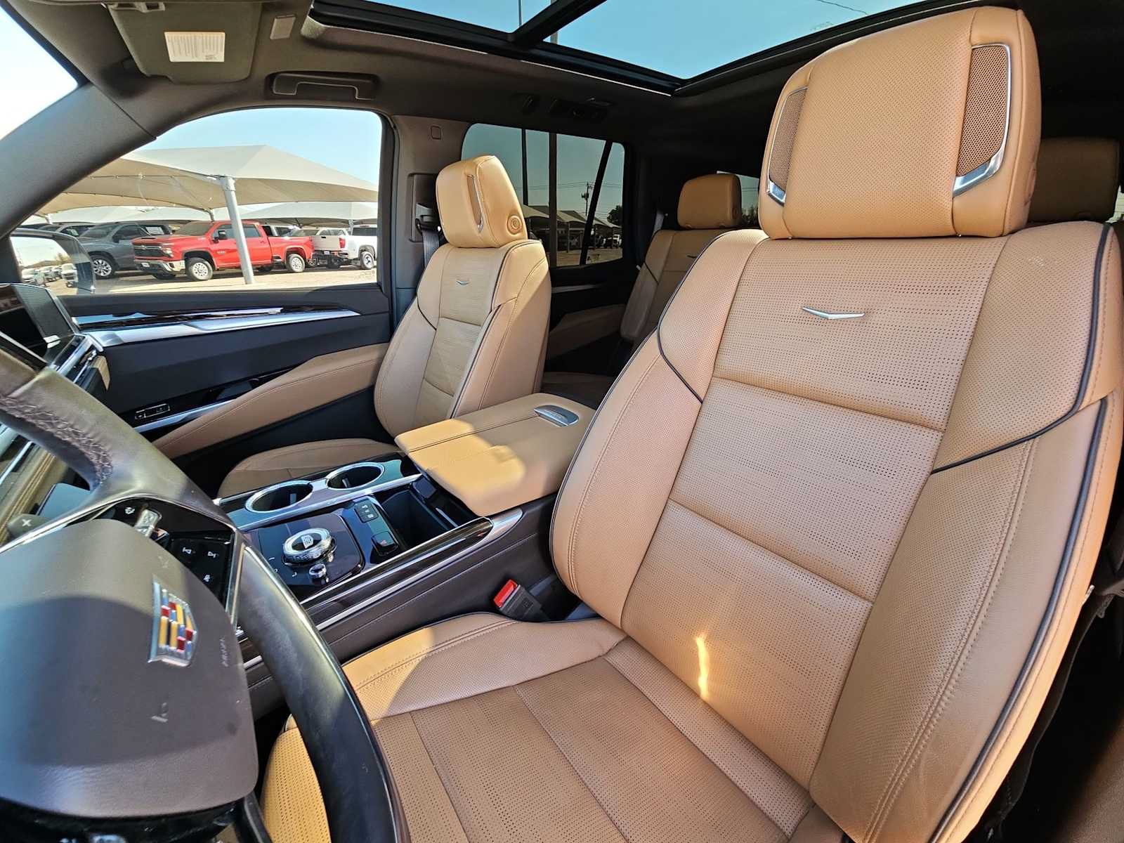 Used 2025 Cadillac Escalade Premium Luxury AWD/4WD image 15