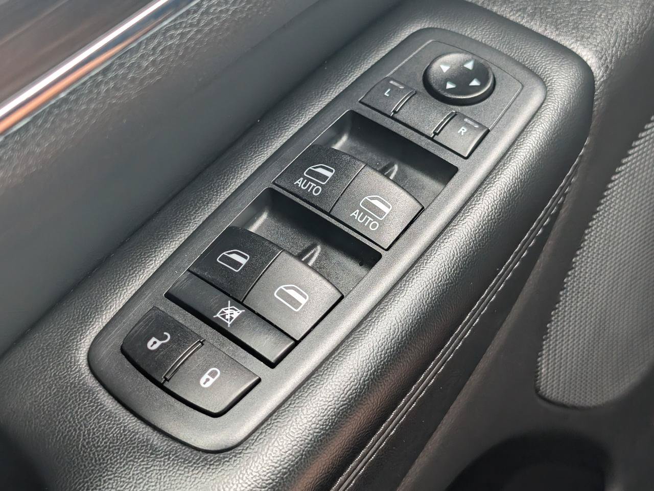 Used 2020 Jeep Grand Cherokee Limited AWD/4WD image 10