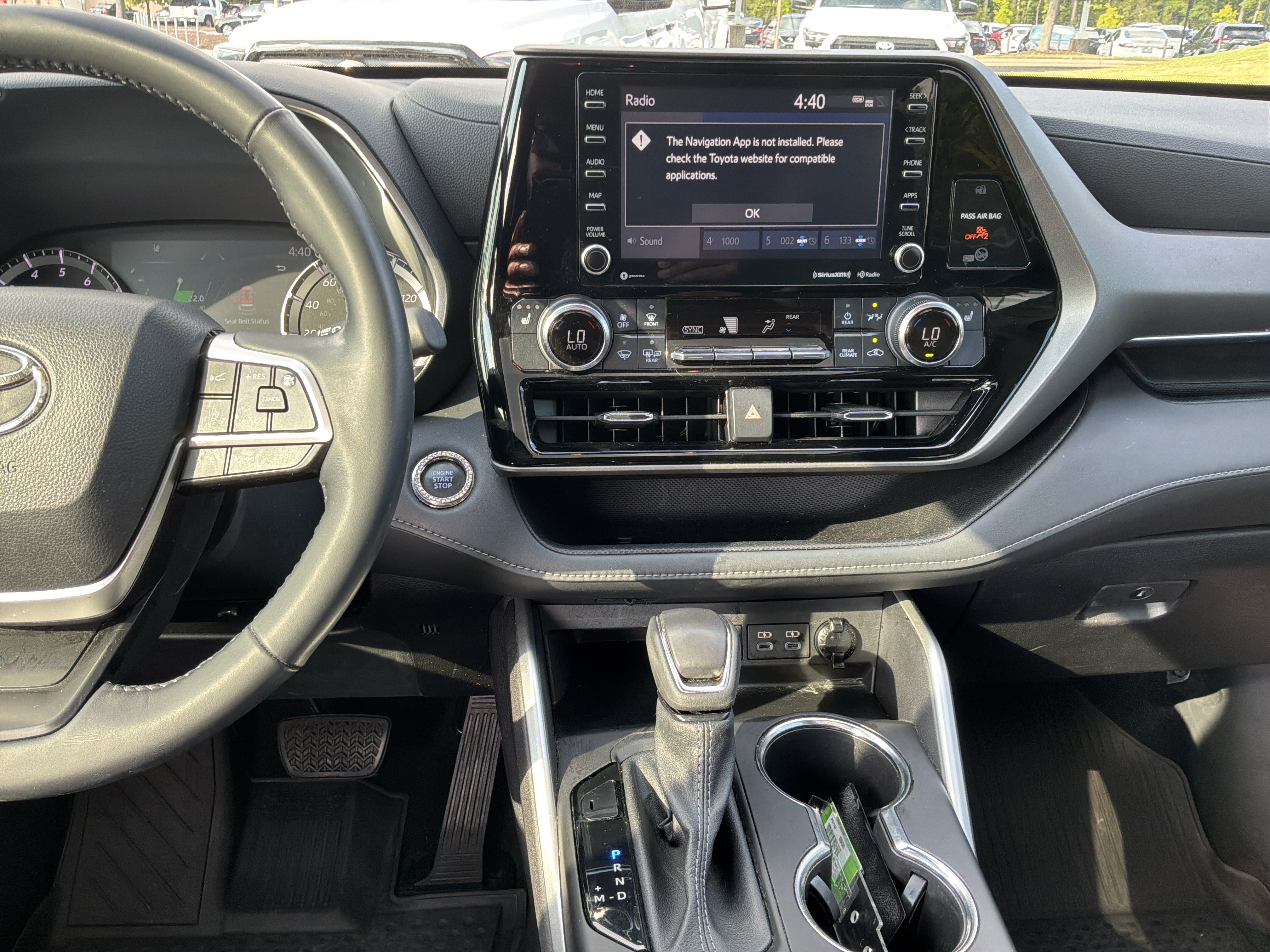 Used 2022 Toyota Highlander XLE FWD image 30