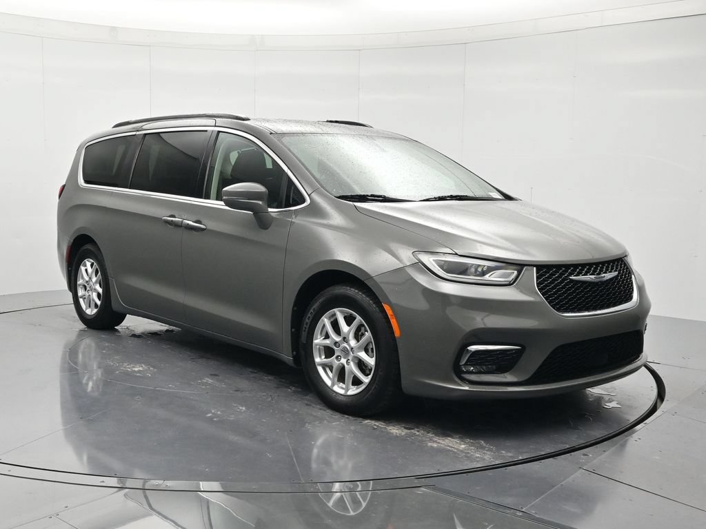 Used 2022 Chrysler Pacifica Touring-L FWD image 3