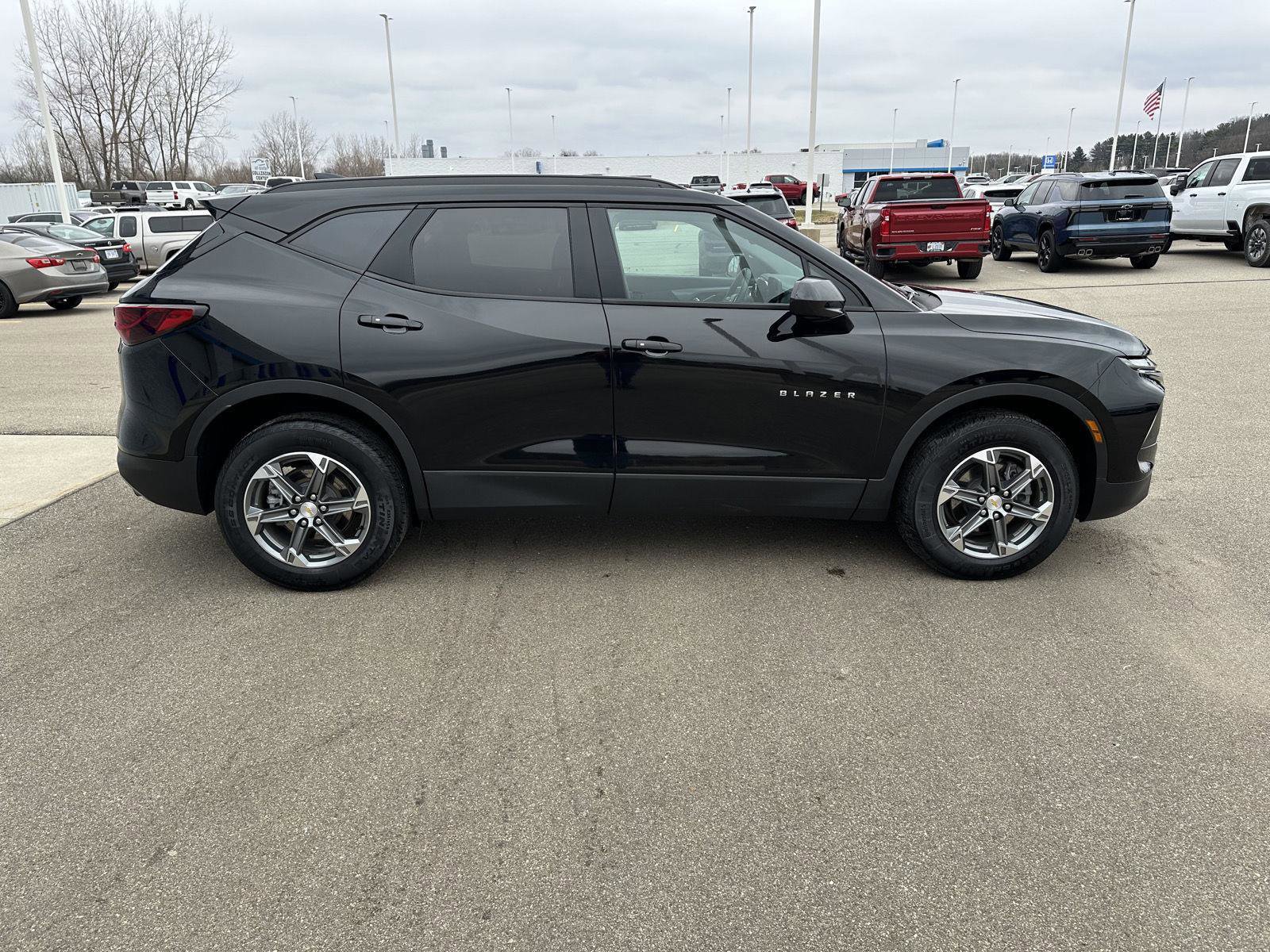 Used 2024 Chevrolet Blazer LT w/ Convenience Package FWD image 11