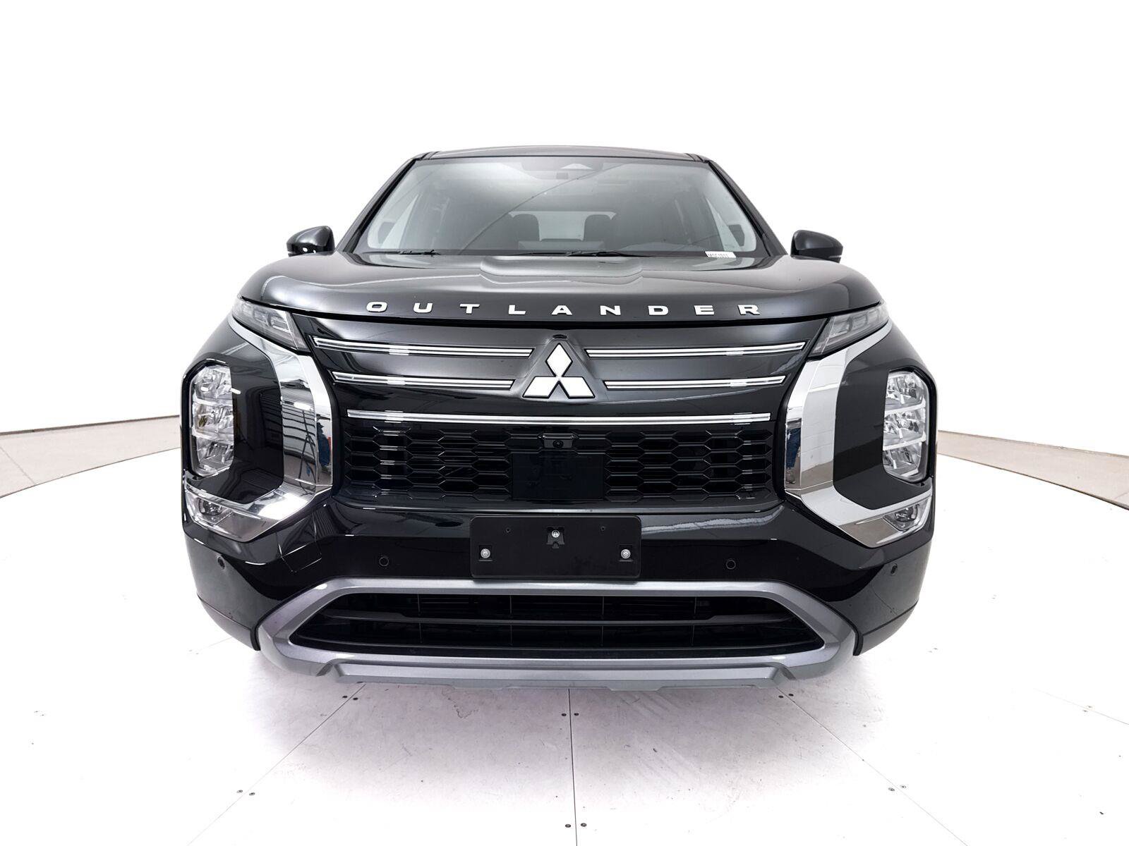 Used 2025 Mitsubishi Outlander SE FWD image 16