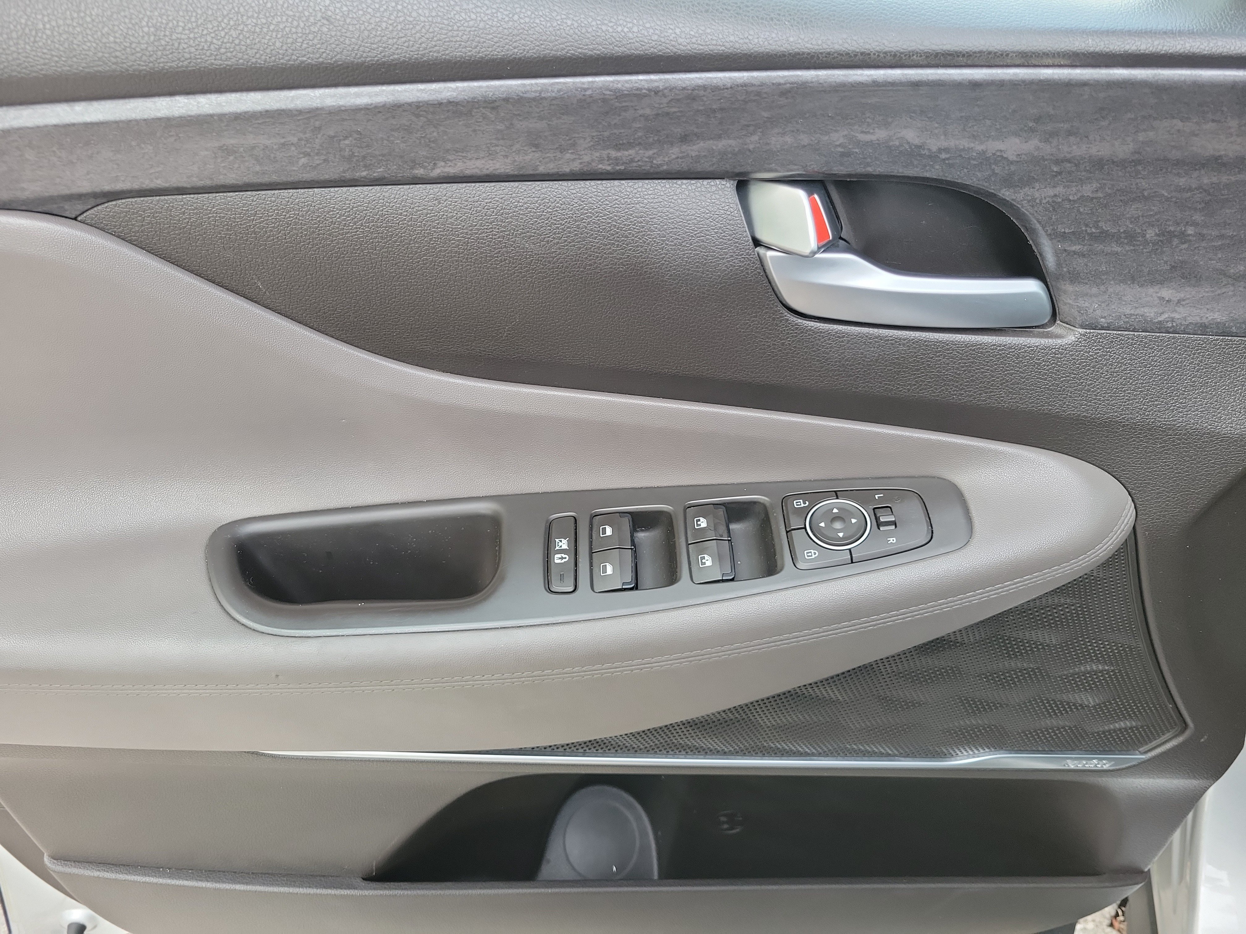 Used 2019 Hyundai Santa Fe SEL FWD image 17
