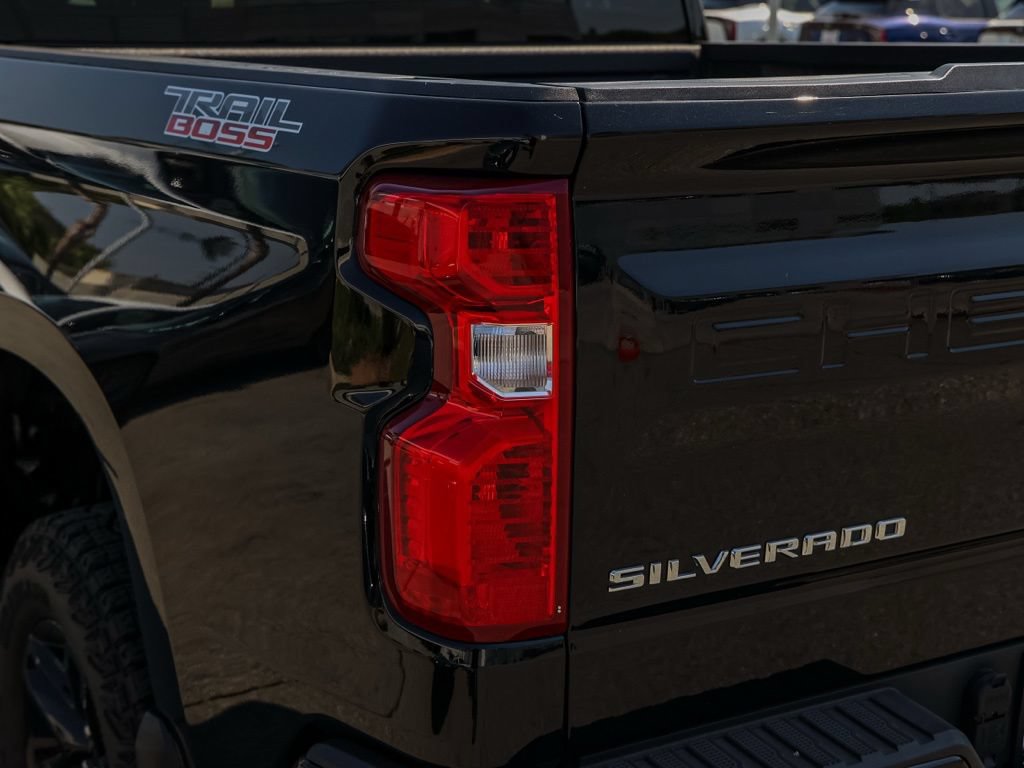 Used 2025 Chevrolet Silverado 1500 Custom Trail Boss AWD/4WD image 7