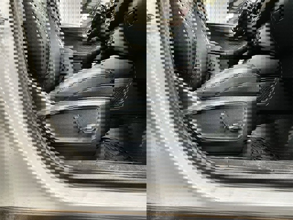 Used 2020 Ford Escape Titanium w/ Titanium Premium Package 2.0 image 28