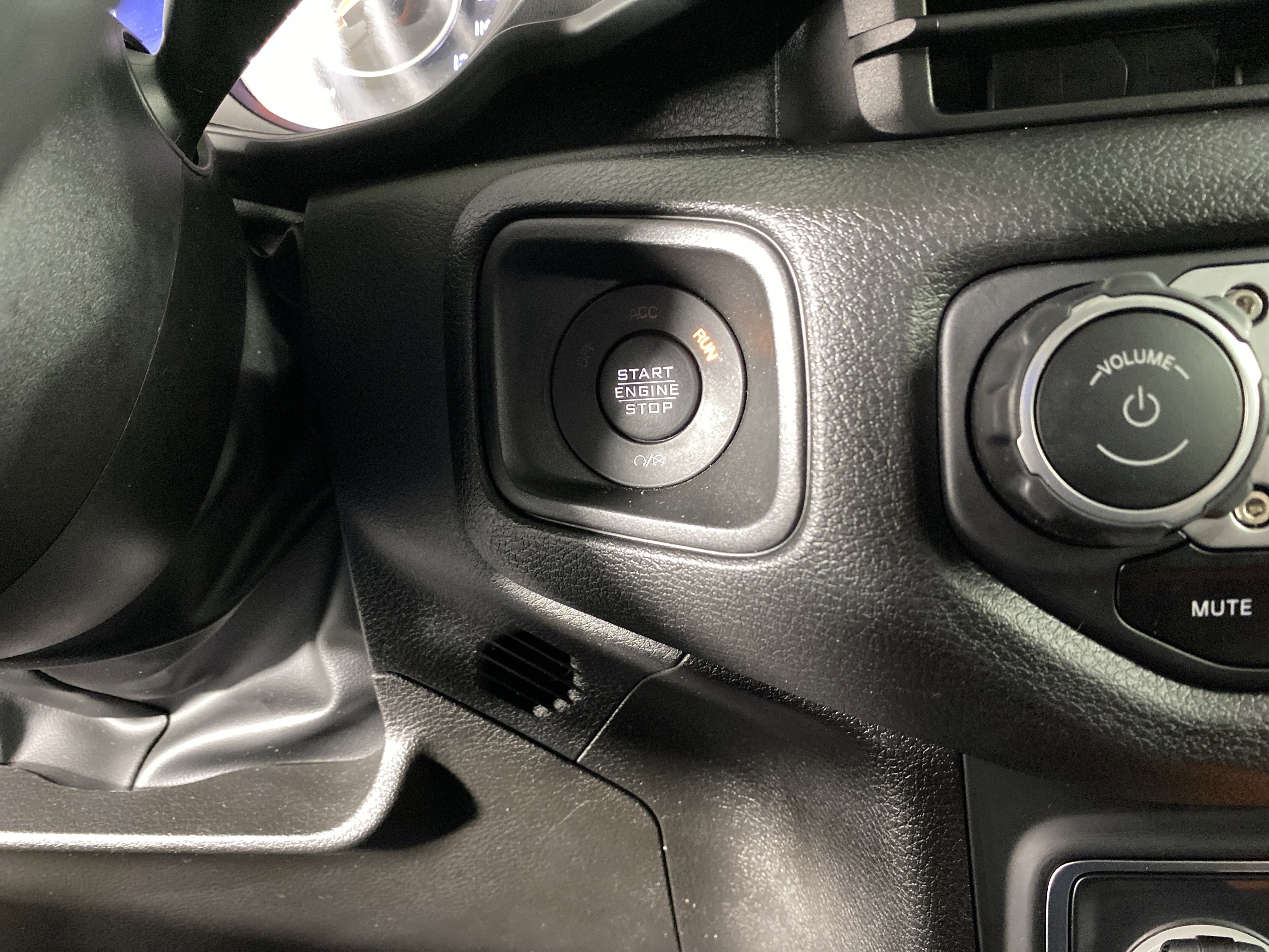 Used 2025 Jeep Wrangler Sport S image 24