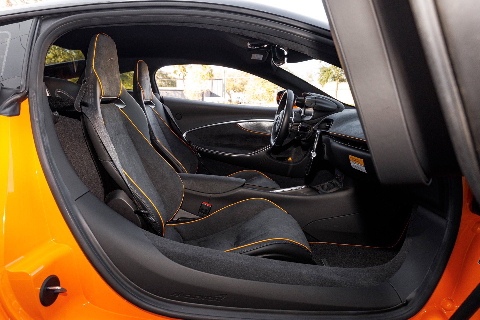 Used 2025 McLaren Artura image 53