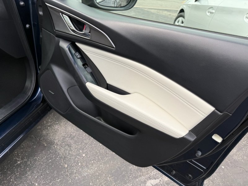 Used 2017 MAZDA MAZDA3 Grand Touring FWD image 21