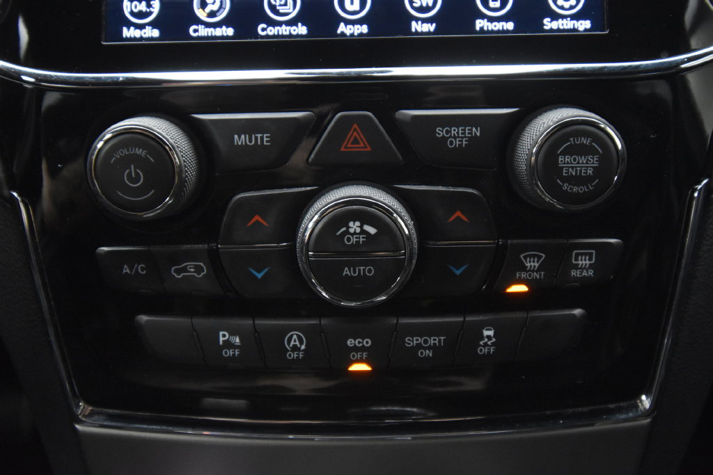 Used 2020 Jeep Grand Cherokee Altitude AWD/4WD image 28