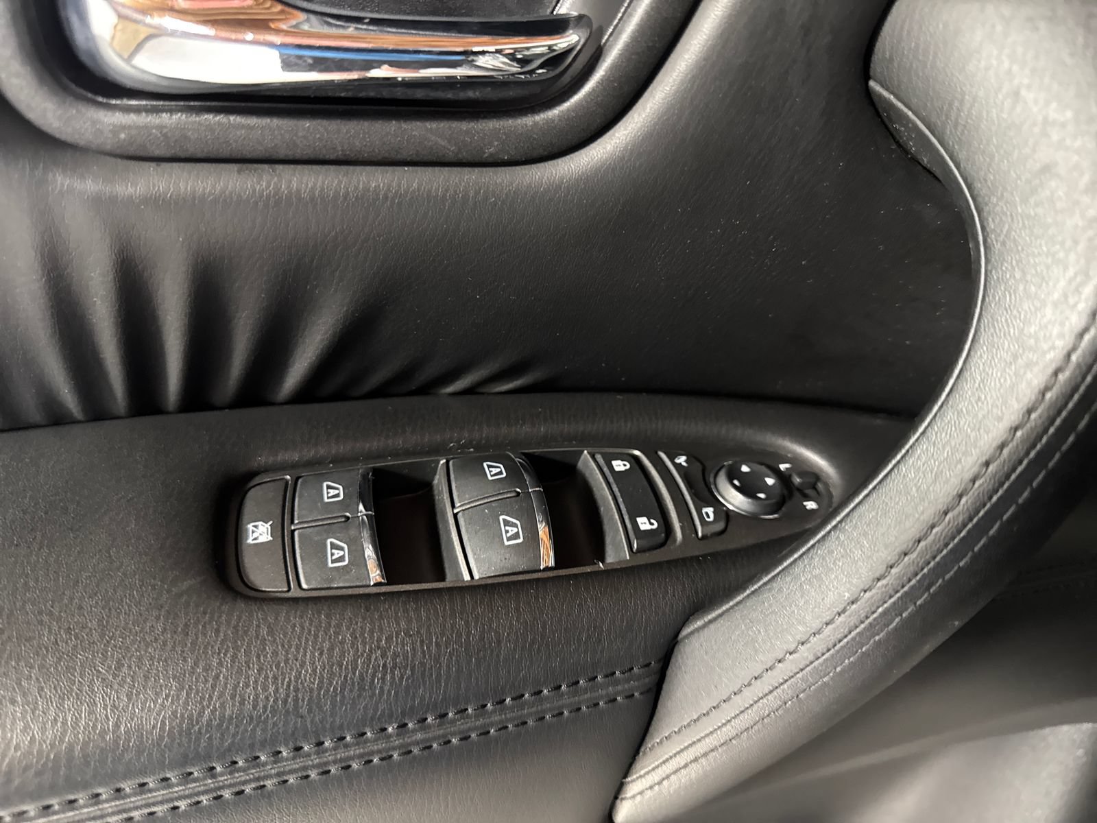 Used 2021 Nissan Armada SV AWD/4WD image 16