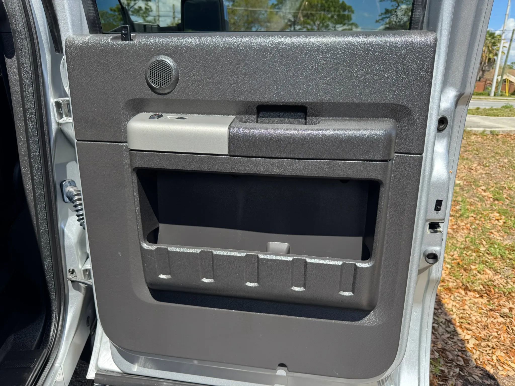 Used 2015 Ford F350 Lariat w/ Chrome Package image 27