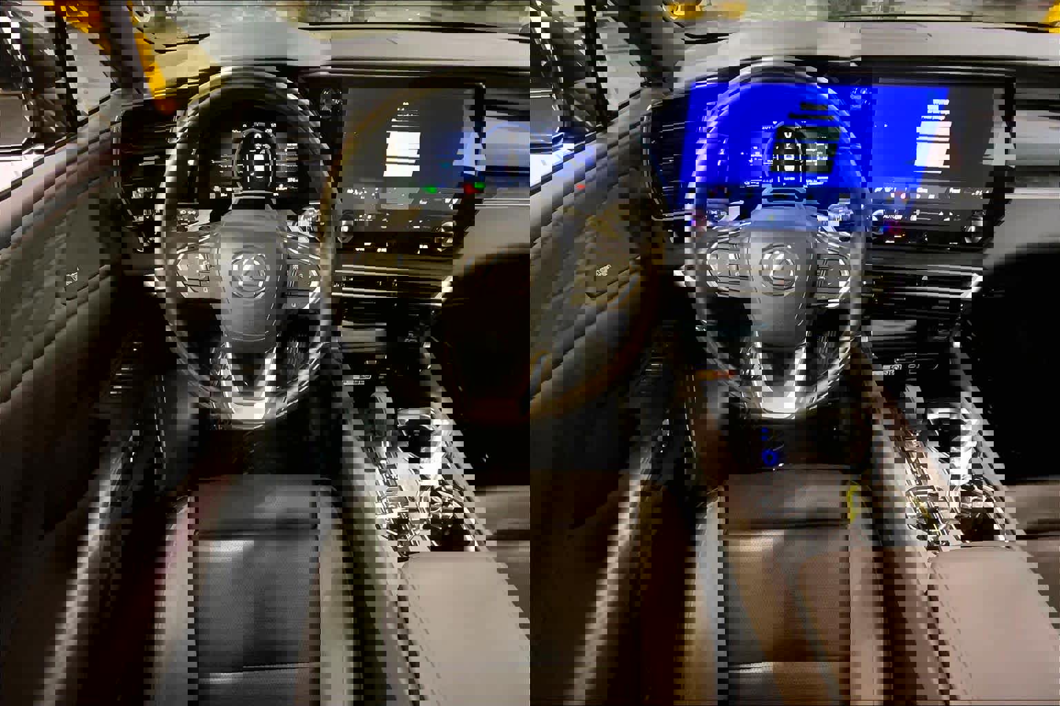 Certified 2025 Lexus RX 450h Luxury w/ Convenience Package image 6