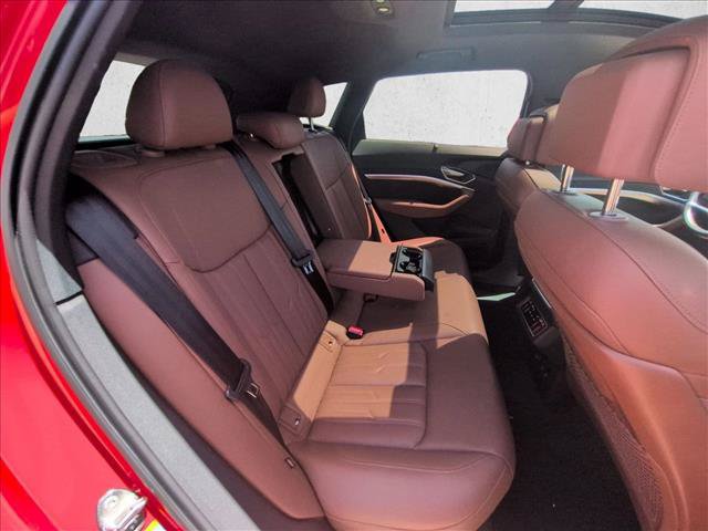 Used 2019 Audi e-tron Prestige w/ Prestige Package AWD/4WD image 19