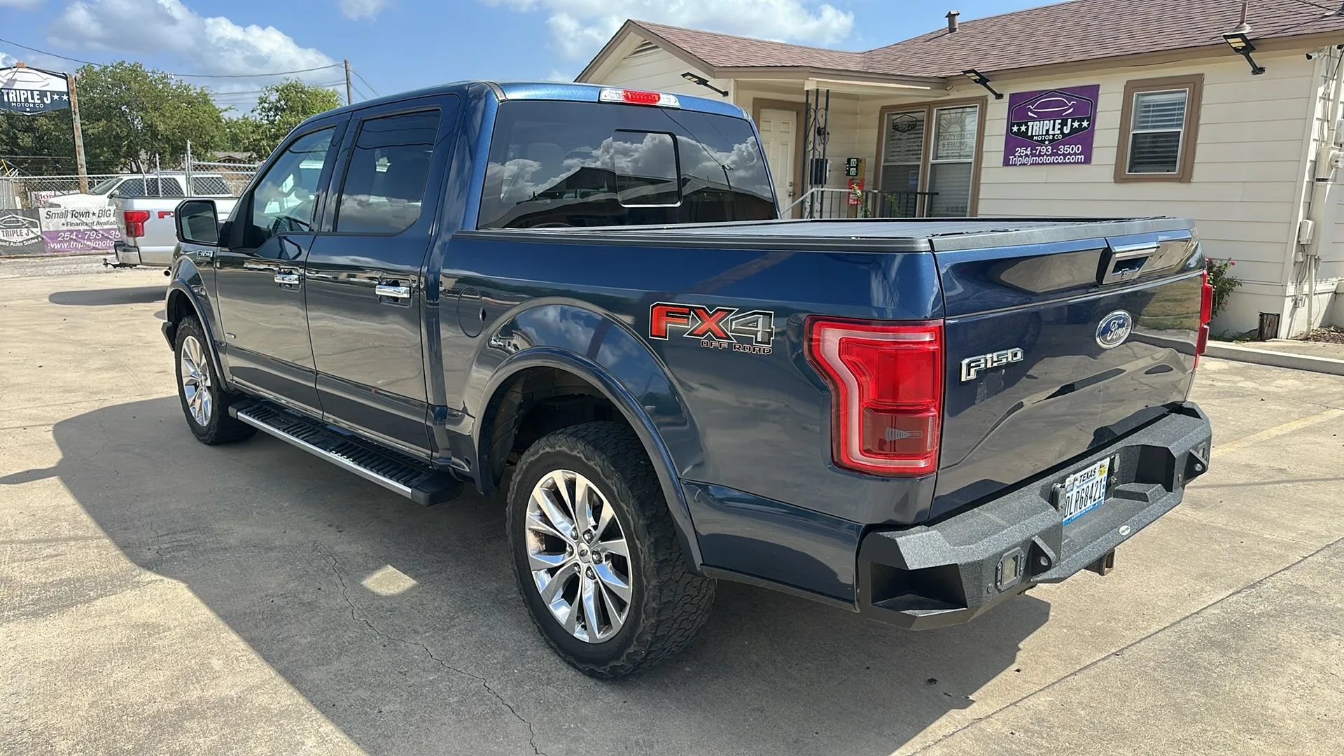 Used 2015 Ford F150 Lariat w/ Equipment Group 502A Luxury AWD/4WD image 3
