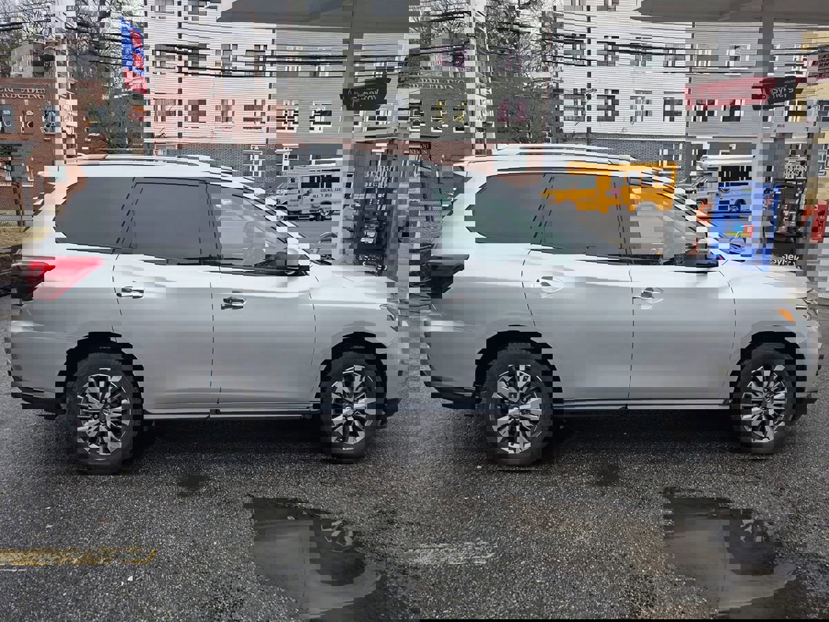 Used 2019 Nissan Pathfinder SV image 5