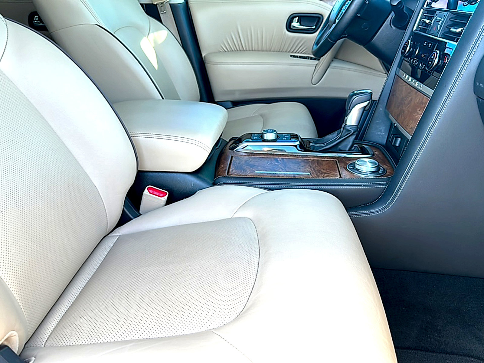 Used 2023 Nissan Armada SL w/ Captain's Chairs Package image 25