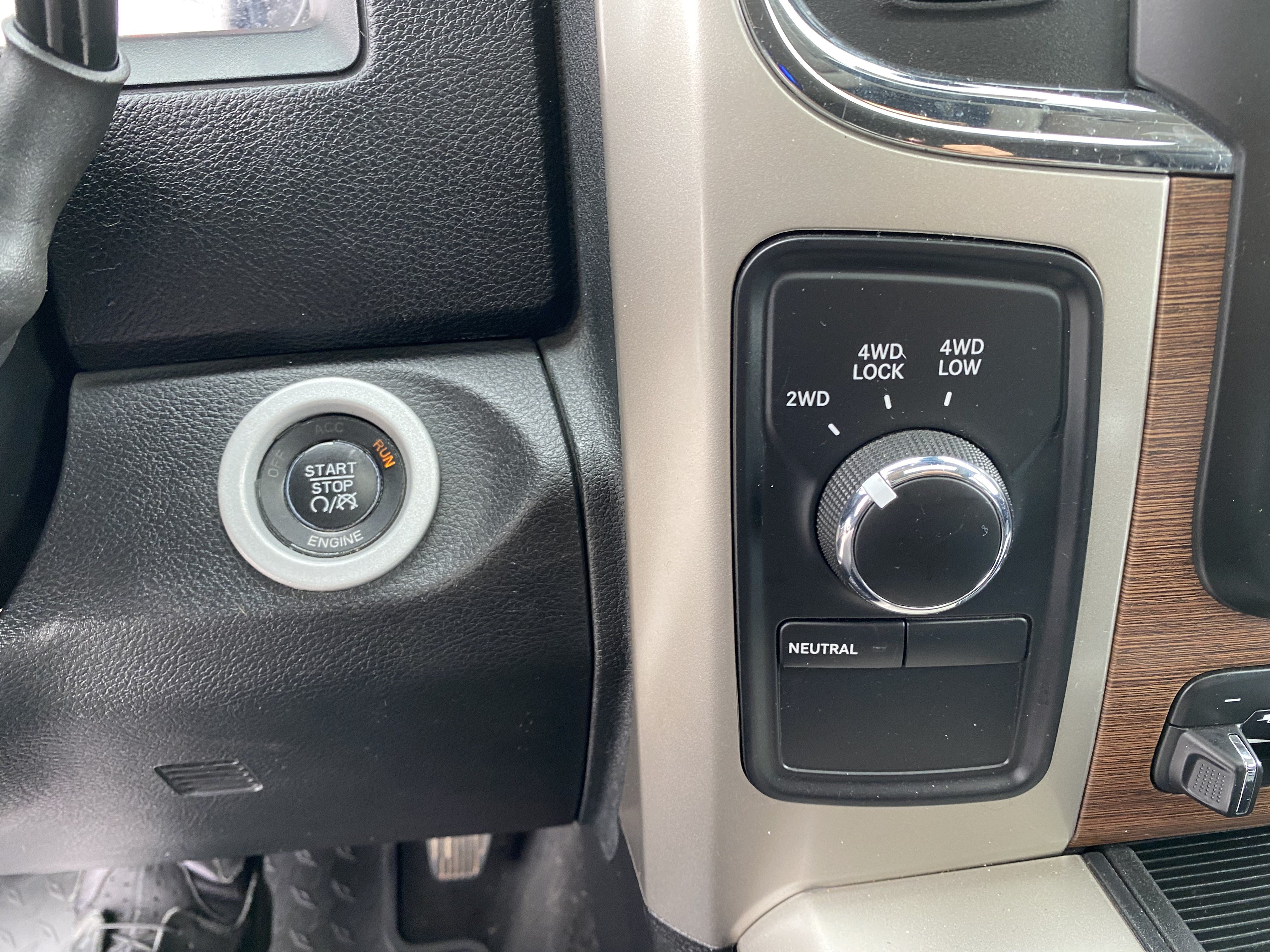Used 2014 RAM 2500 Laramie w/ Convenience Group AWD/4WD image 17