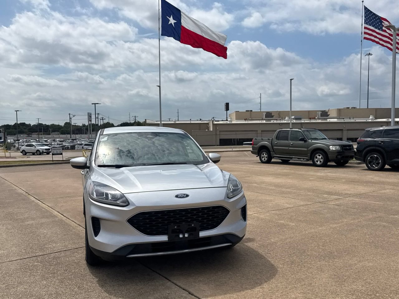 Used 2020 Ford Escape SE FWD image 3