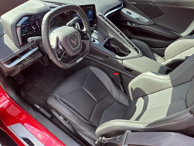 Used 2025 Chevrolet Corvette Z06 RWD image 11