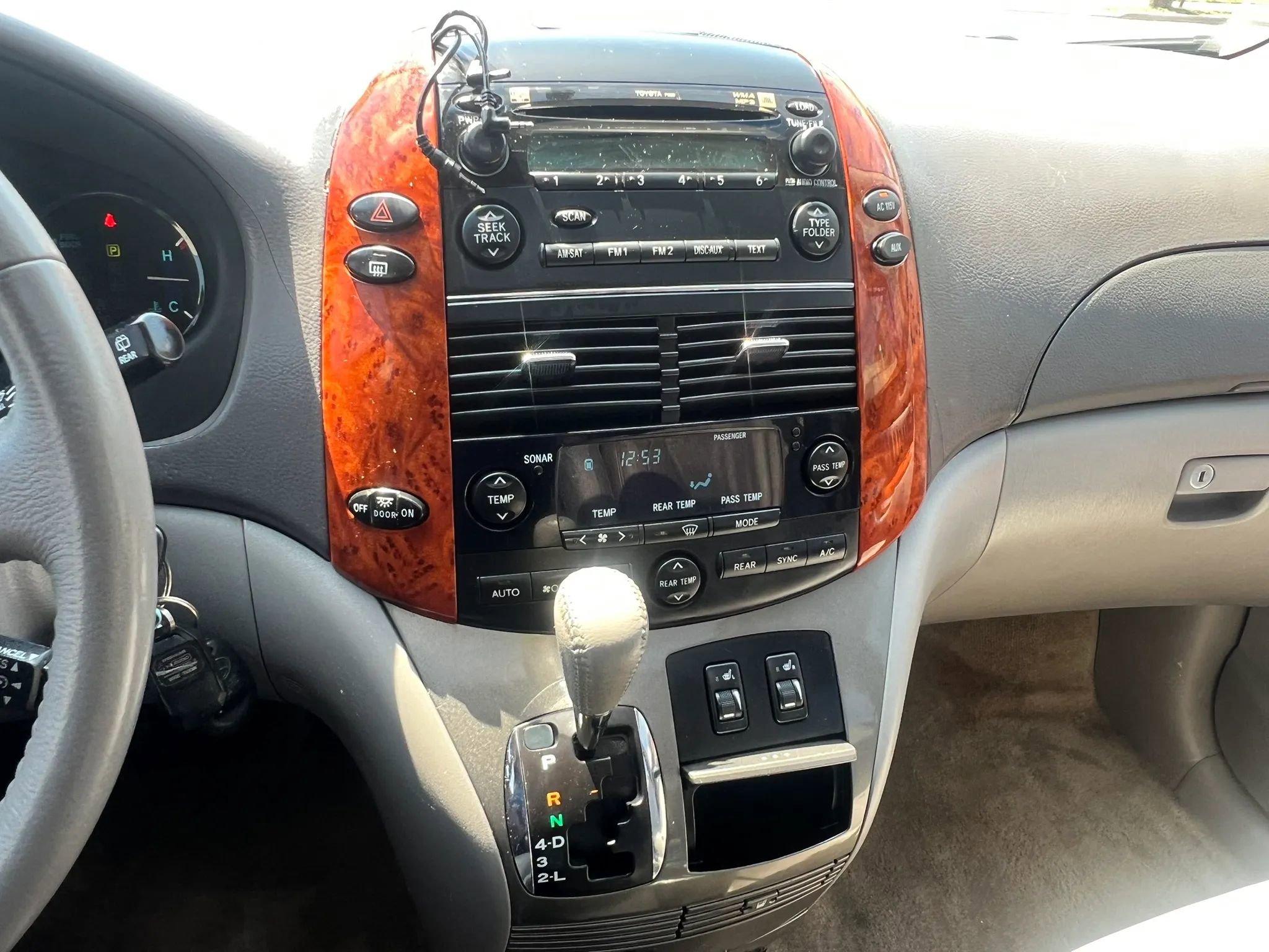 Used 2008 Toyota Sienna XLE Limited FWD image 22
