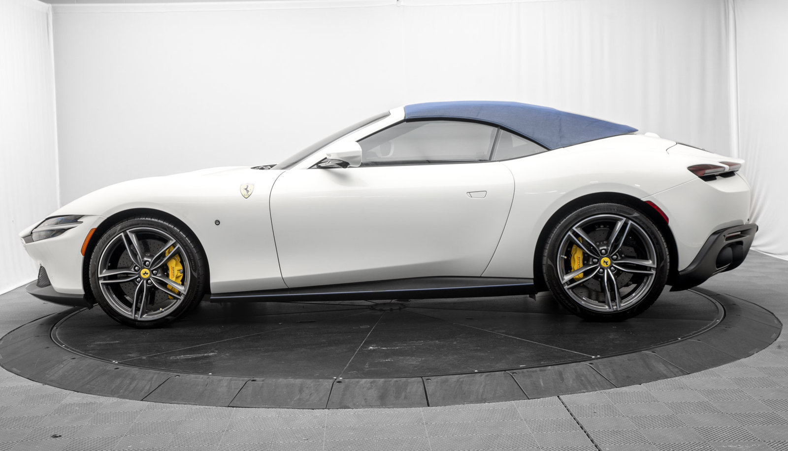 Used 2025 Ferrari Roma Spider RWD image 12