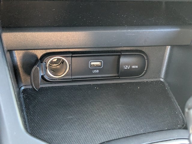 Certified 2025 Kia Soul LX w/ LX Technology Package FWD image 21