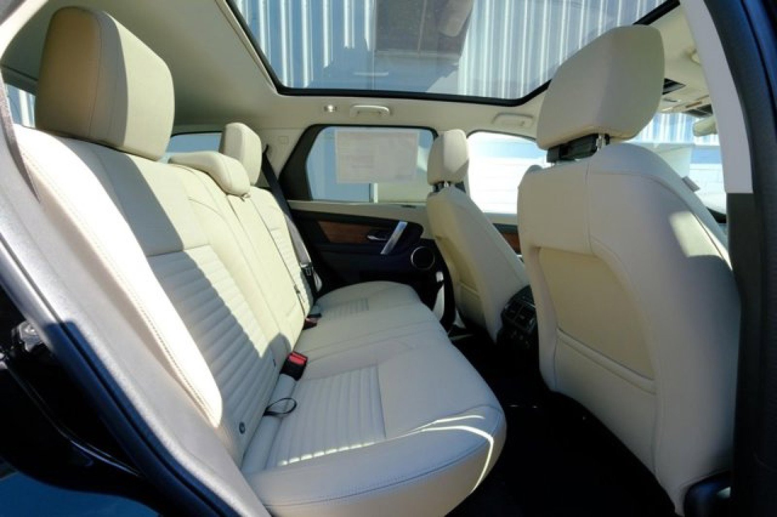 Used 2024 Land Rover Discovery Sport S image 17