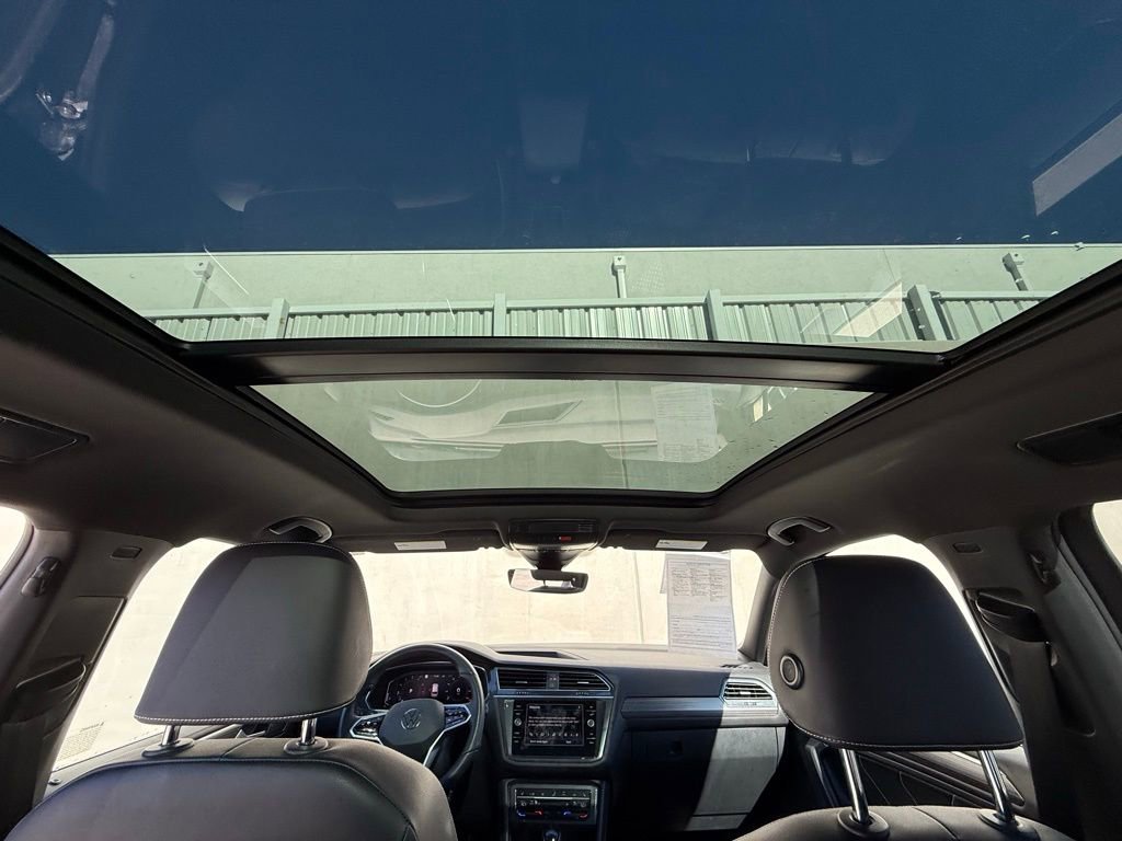 Used 2022 Volkswagen Tiguan SEL R-Line image 8