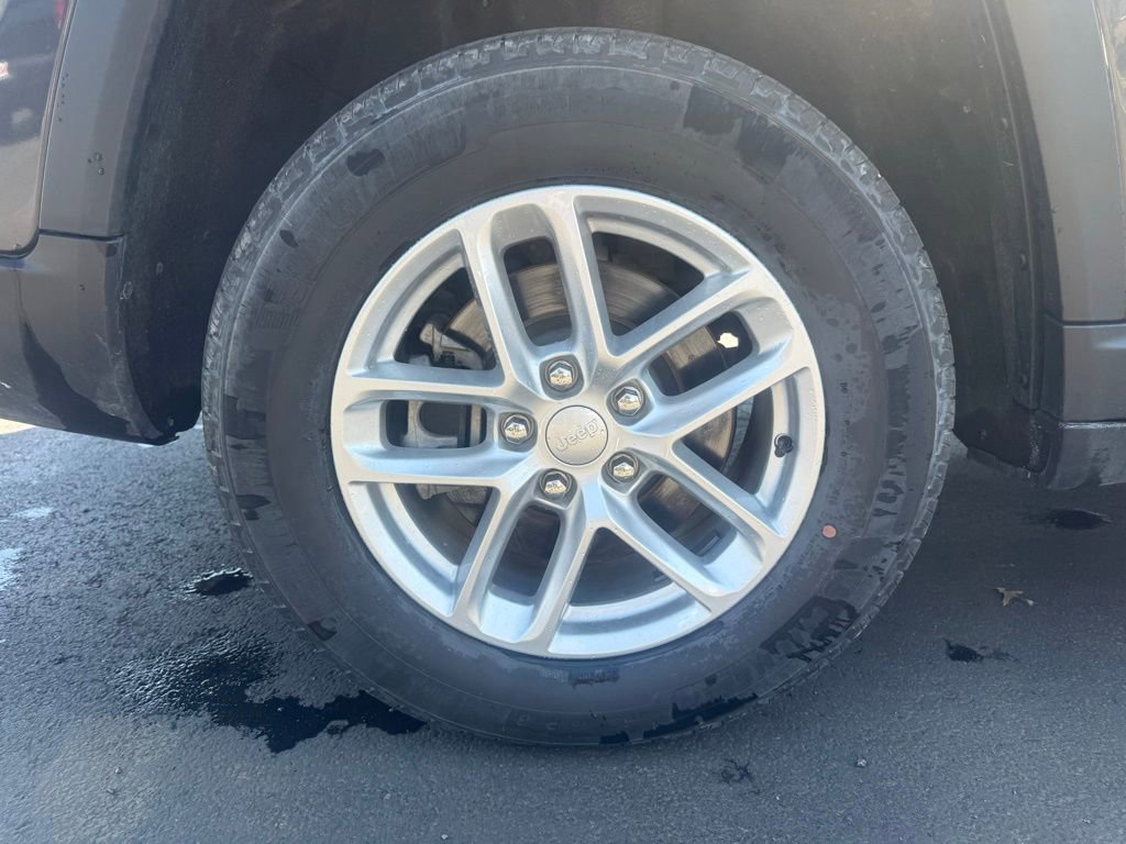 Used 2023 Jeep Grand Cherokee L Laredo AWD/4WD image 43