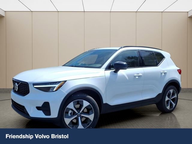 New 2026 Volvo XC40 B5 Core AWD/4WD image 1